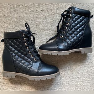 Shoe Dazzle Women’s Quilt Wedge Boots *Norlin Boots*